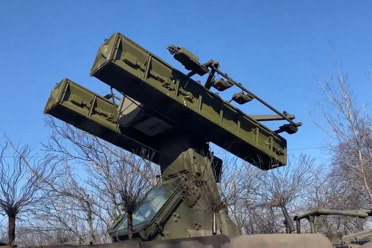 俄罗斯被骗了？2月12日，俄国防部发布消息称，过去24小时内，俄军一共拦截5枚