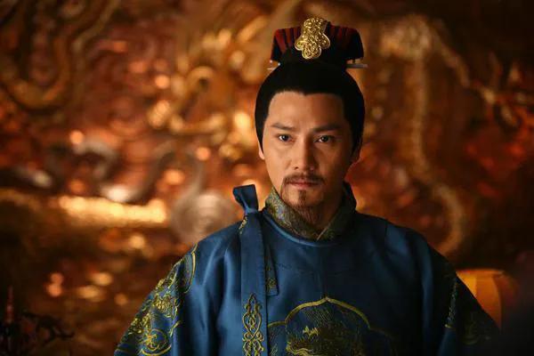 宋高宗得知秦桧死讯，高兴地对亲信杨存中说:"朕以后都不用在鞋子里放刀了。"原来