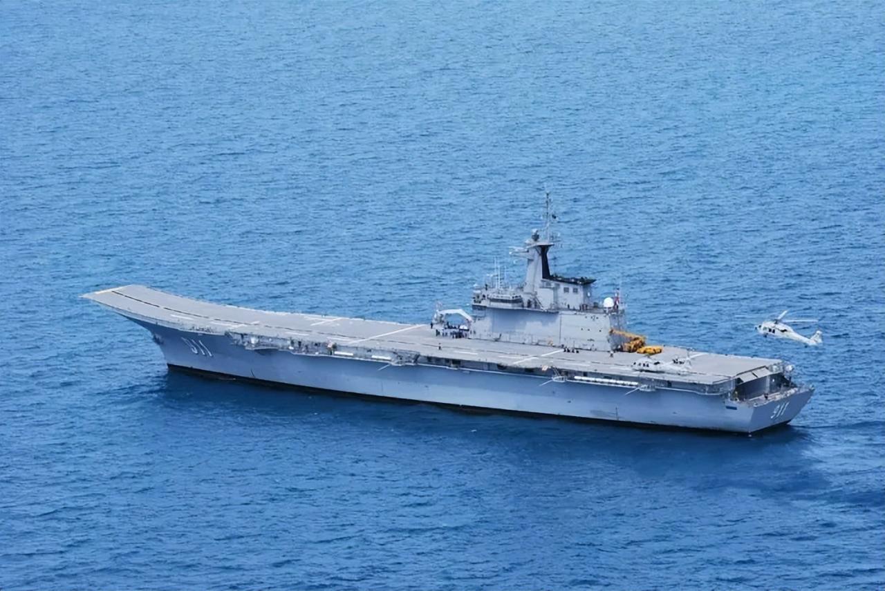 看泰国洪灾新闻才发现，东南亚唯一航母“差克里·纳吕贝特号”仍在服役！ 今年1