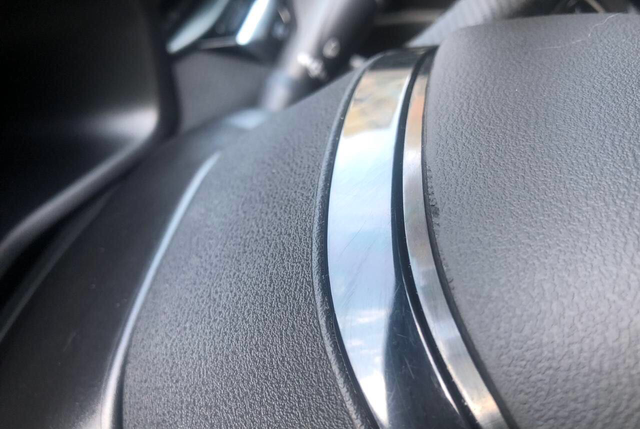 吉利售后真不错方向盘喇叭掉皮，左右天窗滑轨裂痕，空调开关按键裂痕，都免费更换