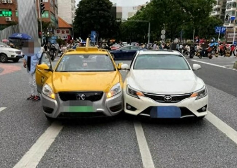 跟一位开出租车的朋友聊过才知道，现在有些“特别”的出租车司机，堪称“道路猎