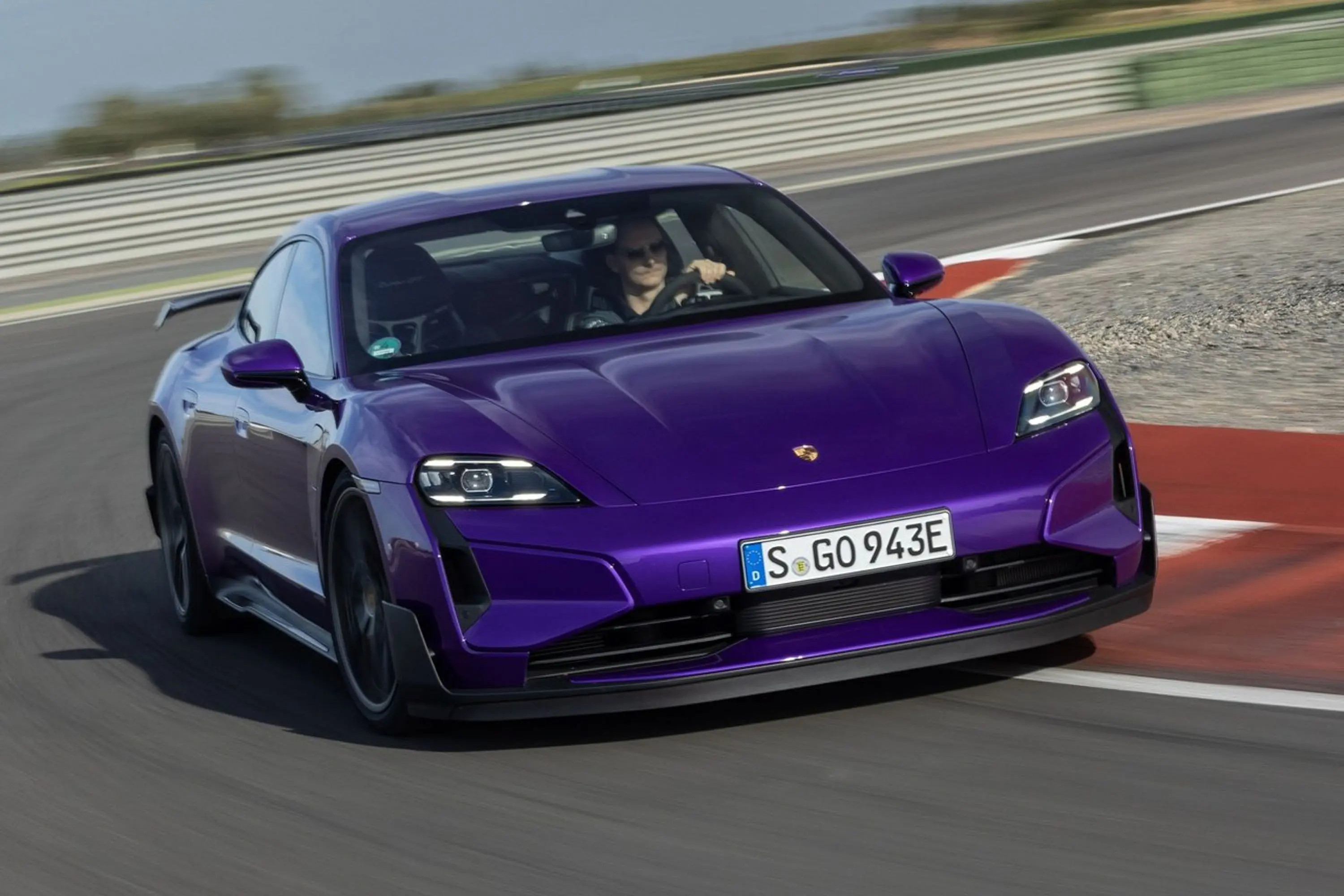 保时捷今年继续缩减经销商，说白了就是车没以前那么好卖，卖不动自然撑不下去。我感觉