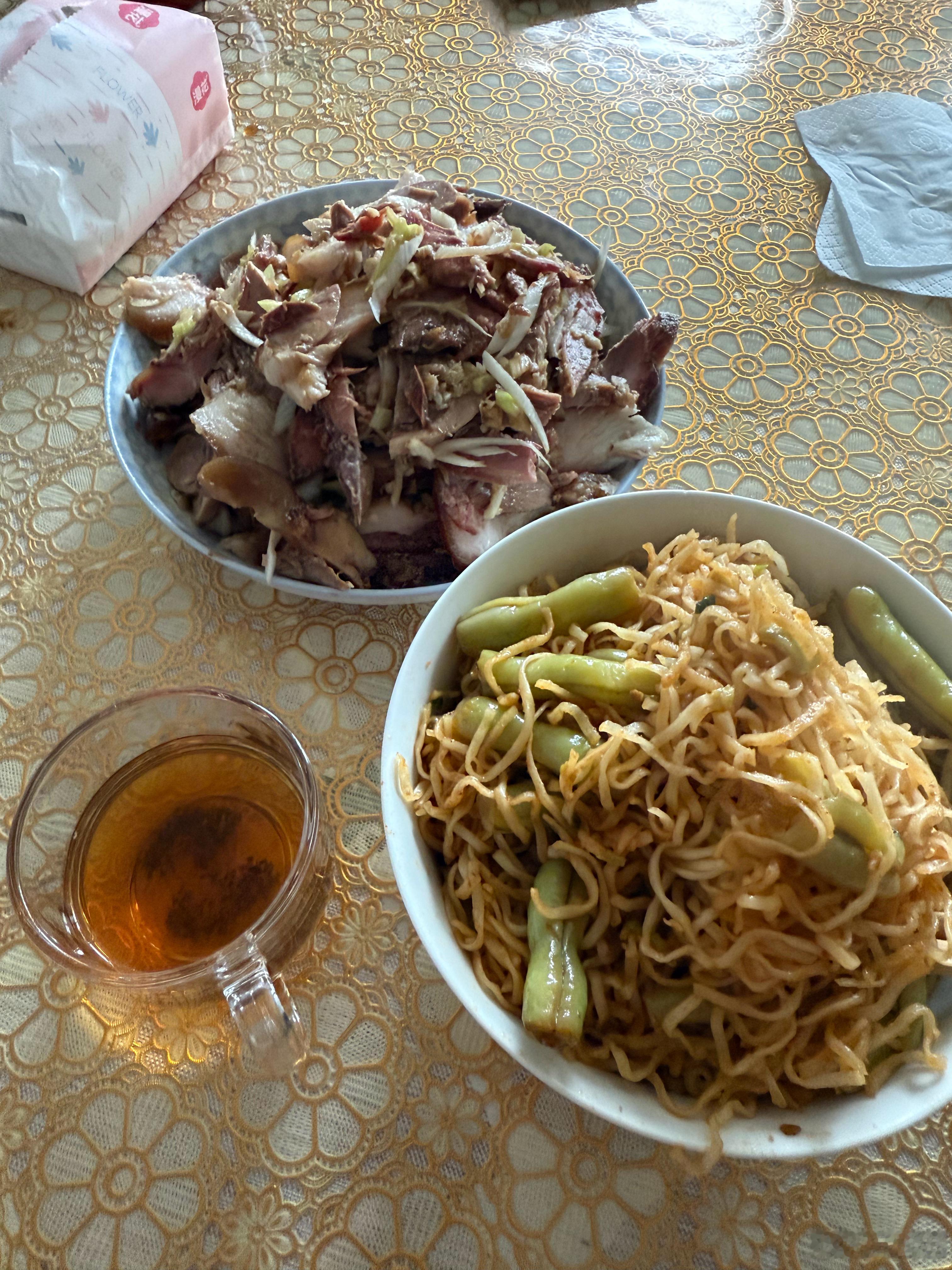 懂不懂一碗蒸面，一盘猪头肉，一杯大叶茶的含金量！​​​