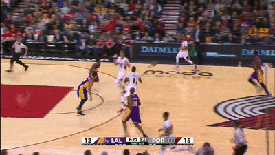 CJ的拜佛，真是标准，一点翻腕都没有。