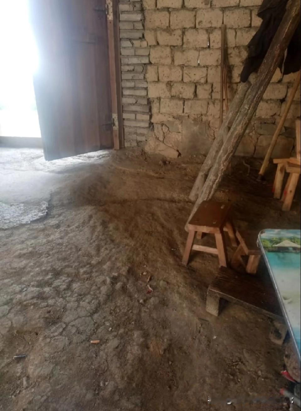 看了男朋友家里的客厅，我要不要扶贫见过男友家那间土坯墙、泥土地的客厅，我心