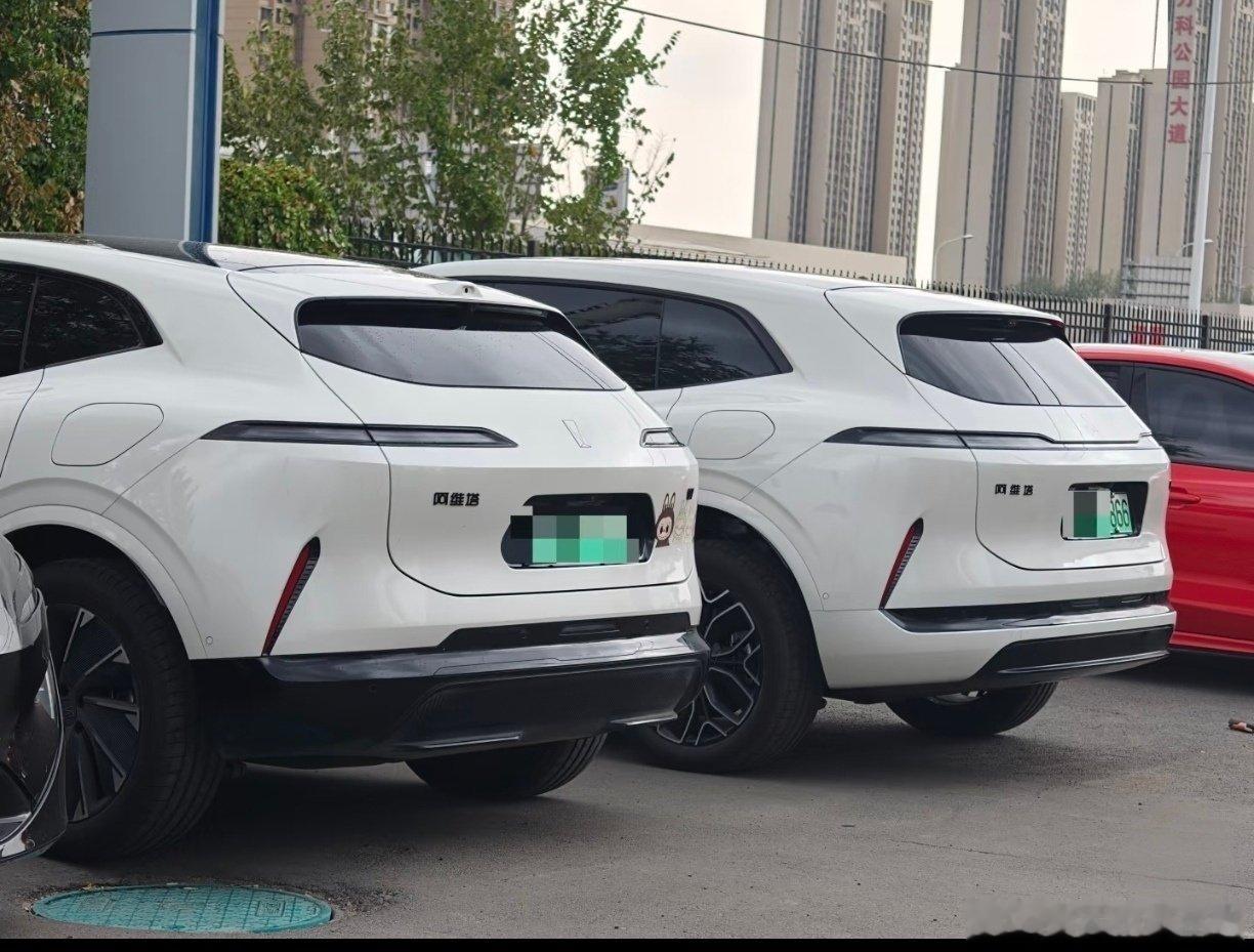 阿维塔07跟07L同框啦，你会选择谁？#长安汽车#​
