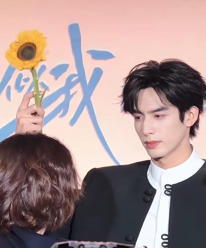 你发现没？宋威龙赵今麦没传过绯闻，却是制片人最想锁死的搭档。就因为俩人是“戏