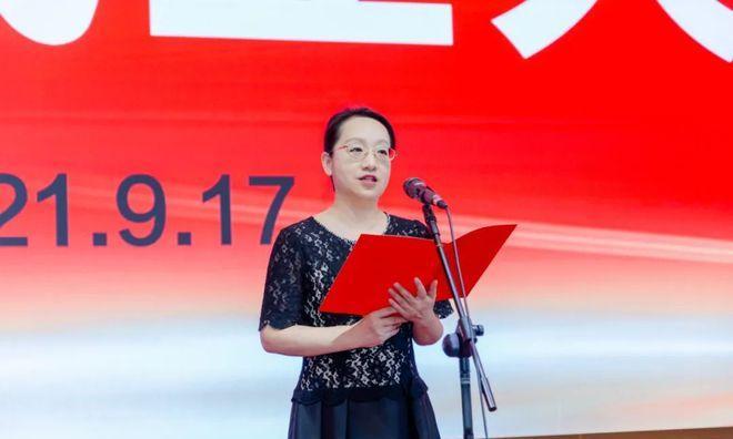 张红霞和孙耀灿最后一次同框，是在两个月前的7月25日，已经卸任泰州市人大常委会副