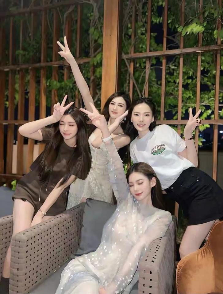 马筱梅，又开始晒了果然人逢喜事精神爽大婚前被前夫哥/房某男/蔡女士一个接