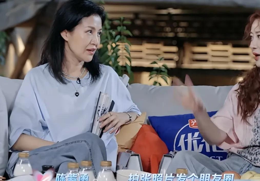 陈紫函坦言与丈夫戴向宇吵架离开会让朋友告诉另一半动态，说：“我绝对不会给他的什么