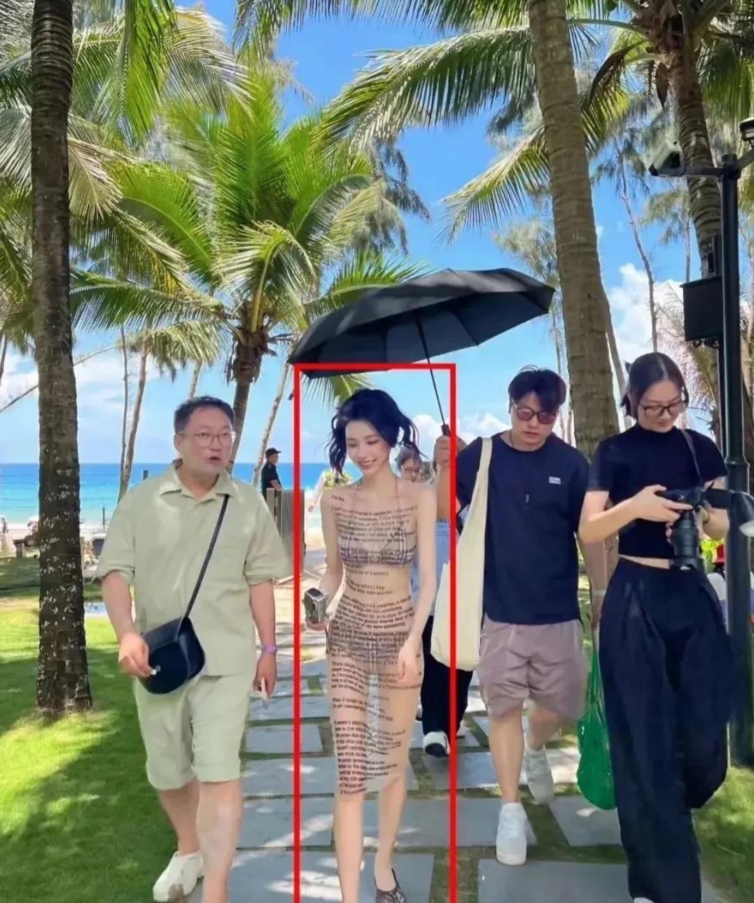 原谅我欣赏不来易梦玲的美，虽然个个都夸她好看，我觉得她过于瘦了，就感觉有点畸形了