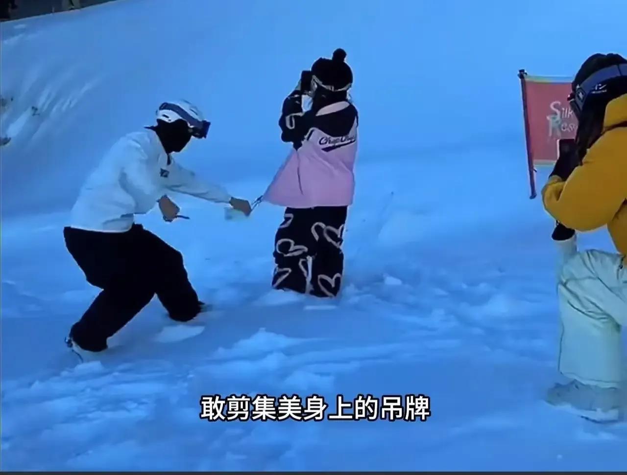 吊牌圈传来噩耗！“吊牌侠”横空出世，专门剪集美icon身上的吊牌！网友：人怎么能