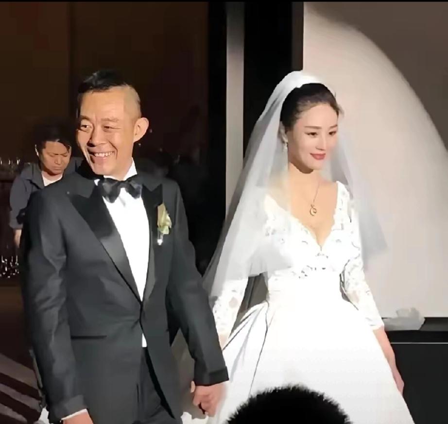 不顾父母反对嫁二婚侯勇，孕期受尽委屈离婚，如今侯勇悔不当初当