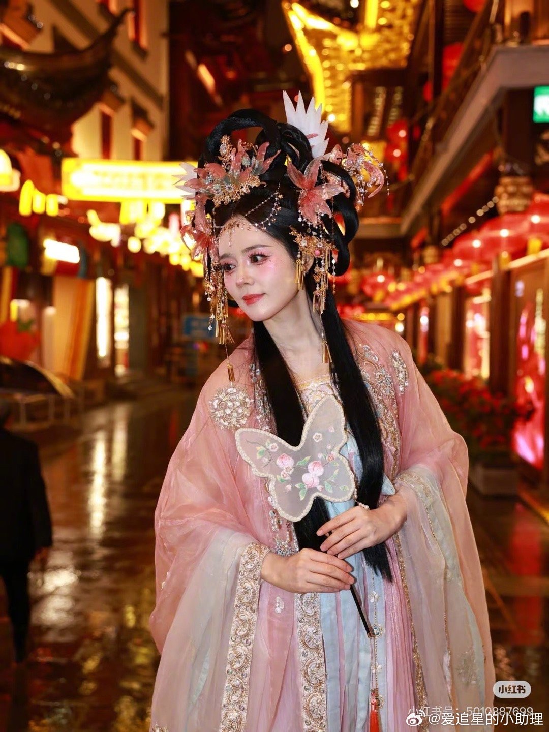 韩佳人体验中国汉服网红妆，网友锐评：韩佳人给弄成韩安冉了