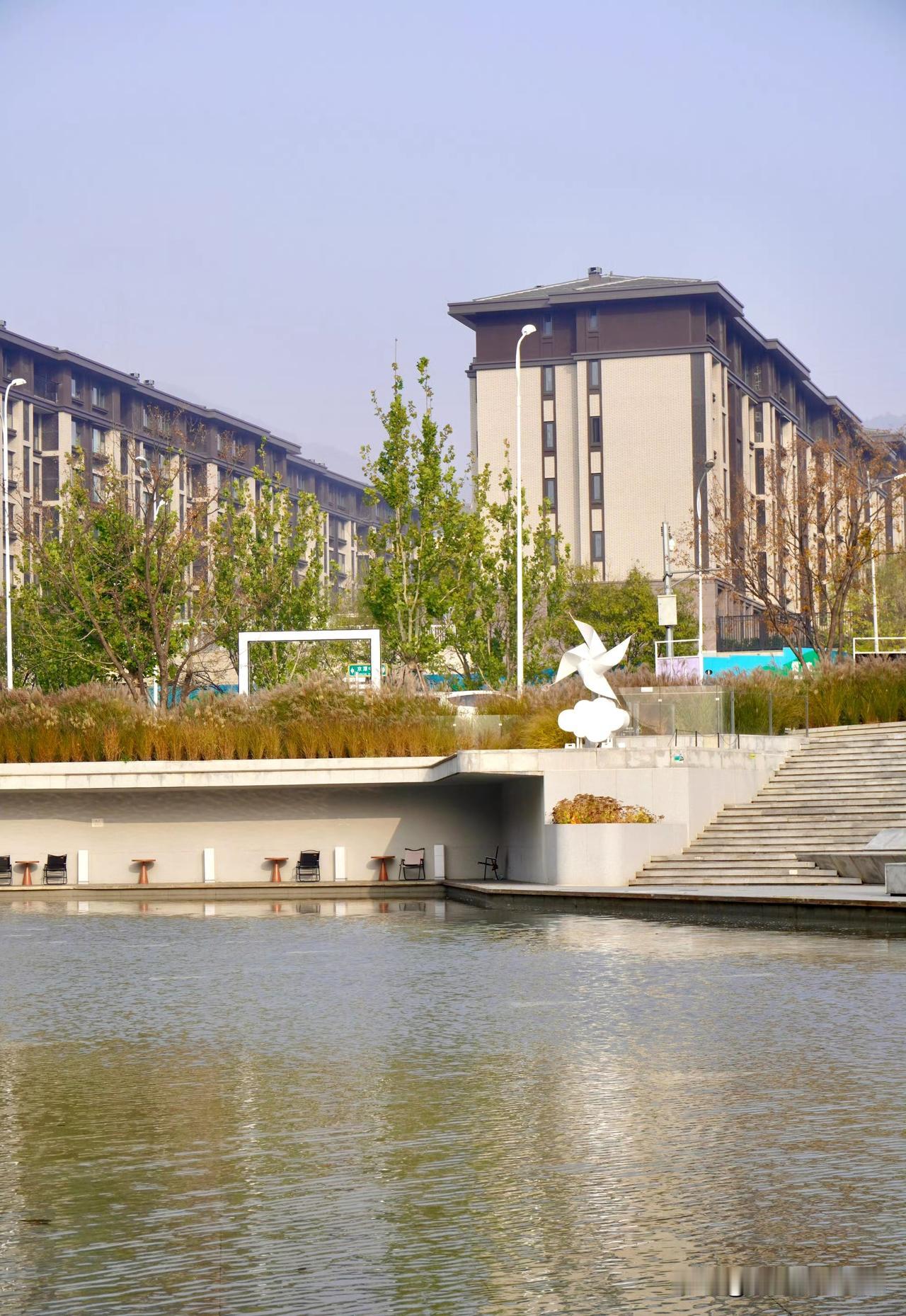 上过外网的人都清楚，这世界上大致只有两种互联网生态。一种源自东方，另一种来自