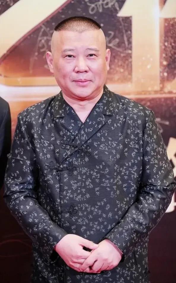 主持人问郭德纲:“你朋友多吗？”郭德纲说:“我有很多朋友，五湖四海都有，但是我不