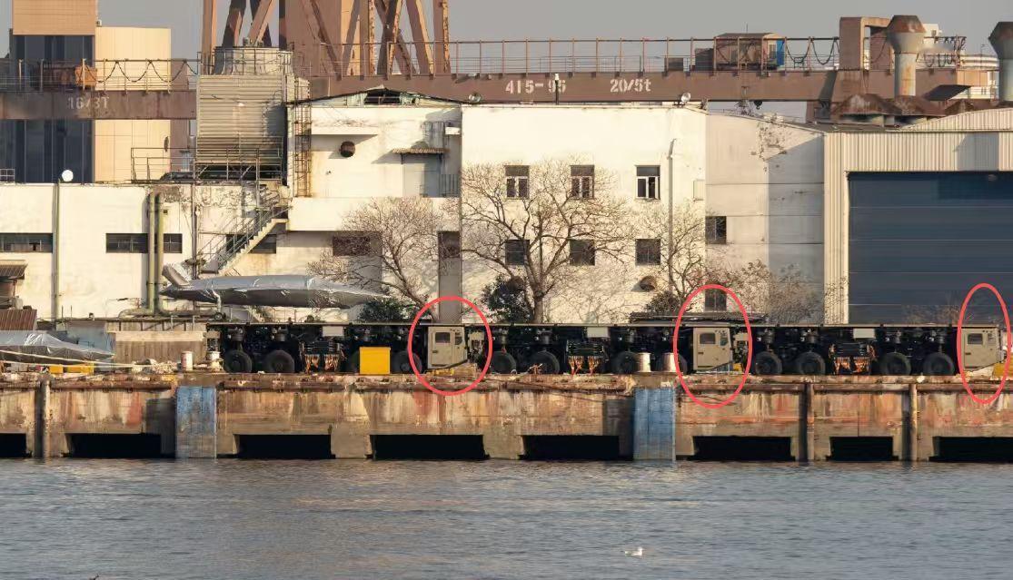 说起国内研制的“陆地航母”，人们的第一反应可能会是用于测试航母上部建筑布局和电磁