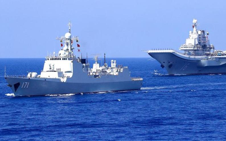 美军纠集三十多国在太平洋耀武扬威，以为能把中方逼退。结果解放军直接在家门口亮出绝