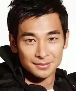 2012年，赵文卓怒怼甄子丹：我在北京有10套房，就算赔上我的演艺生涯，我也要跟你死磕到底，让观众看