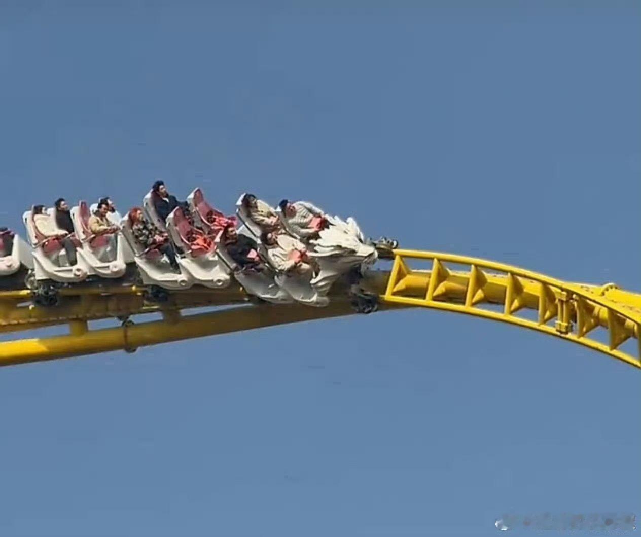 肖战小城良方坐过山车路透肖战小城良方过山车路透肖战小城良方过山车路透