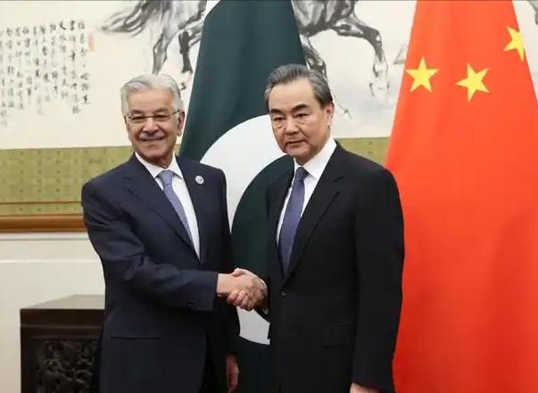 🌛中巴友谊双向奔赴！76岁巴基斯坦外长，肩膀骨折也要来中国。3月31