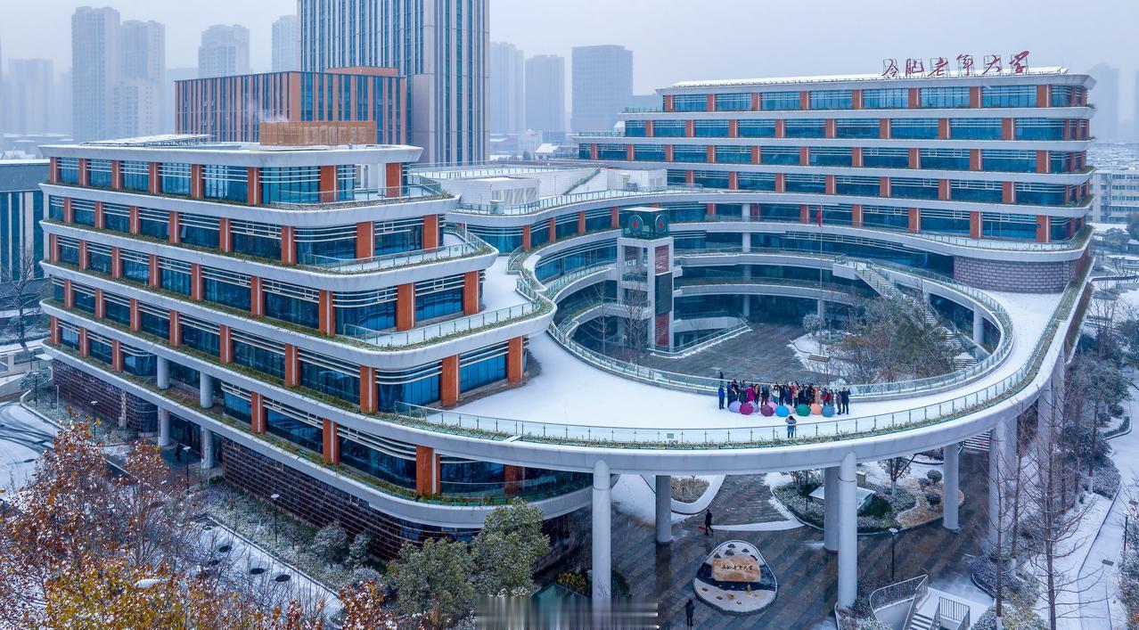 【安徽银发天团也太帅了被安徽大爷大妈卷到了】无人机飞出新视野，这门课够“酷”