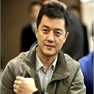 上周五，李亚鹏在肿瘤医院拿到了“判决书”，医生指着胃部阴影说是癌，让他赶紧去30