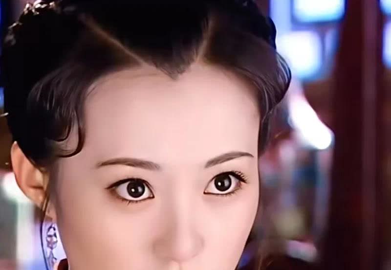 年轻的郝蕾是真的美。明明可以靠颜值，却非要靠实力看了十三姨就知道
