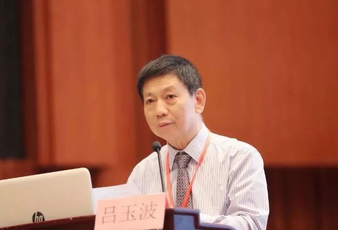 2000年，广东省中医院院长为了重振中医一脉，邀请了民间15位八九十岁的国医大师