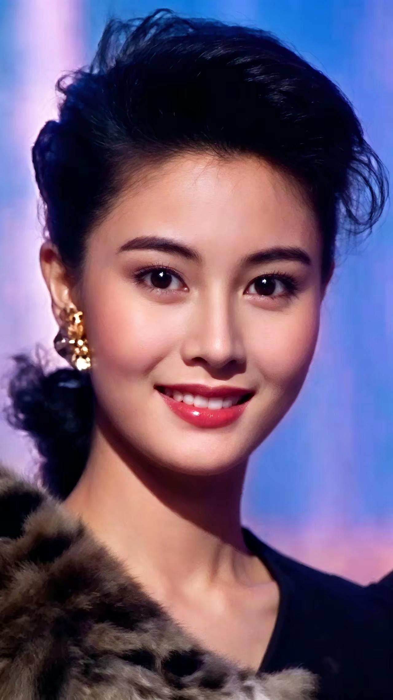 李嘉欣老照片[比心]