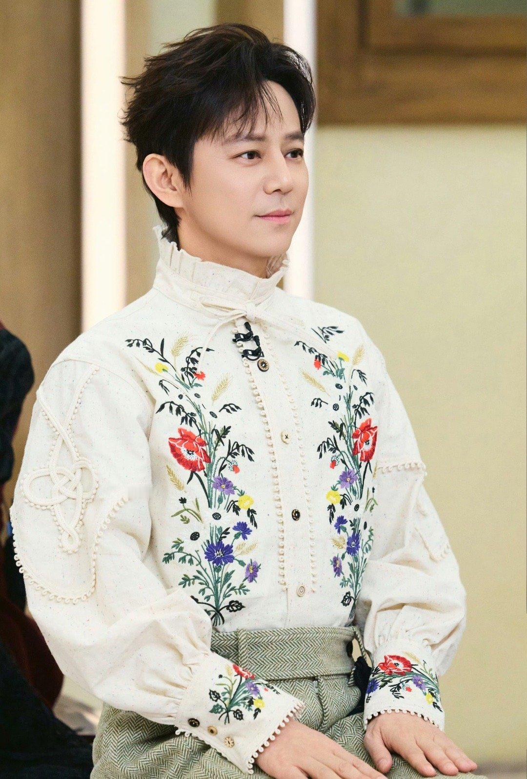 何老师的人脉何老师的人脉[哭哭]何老师内娱的人脉​​​​