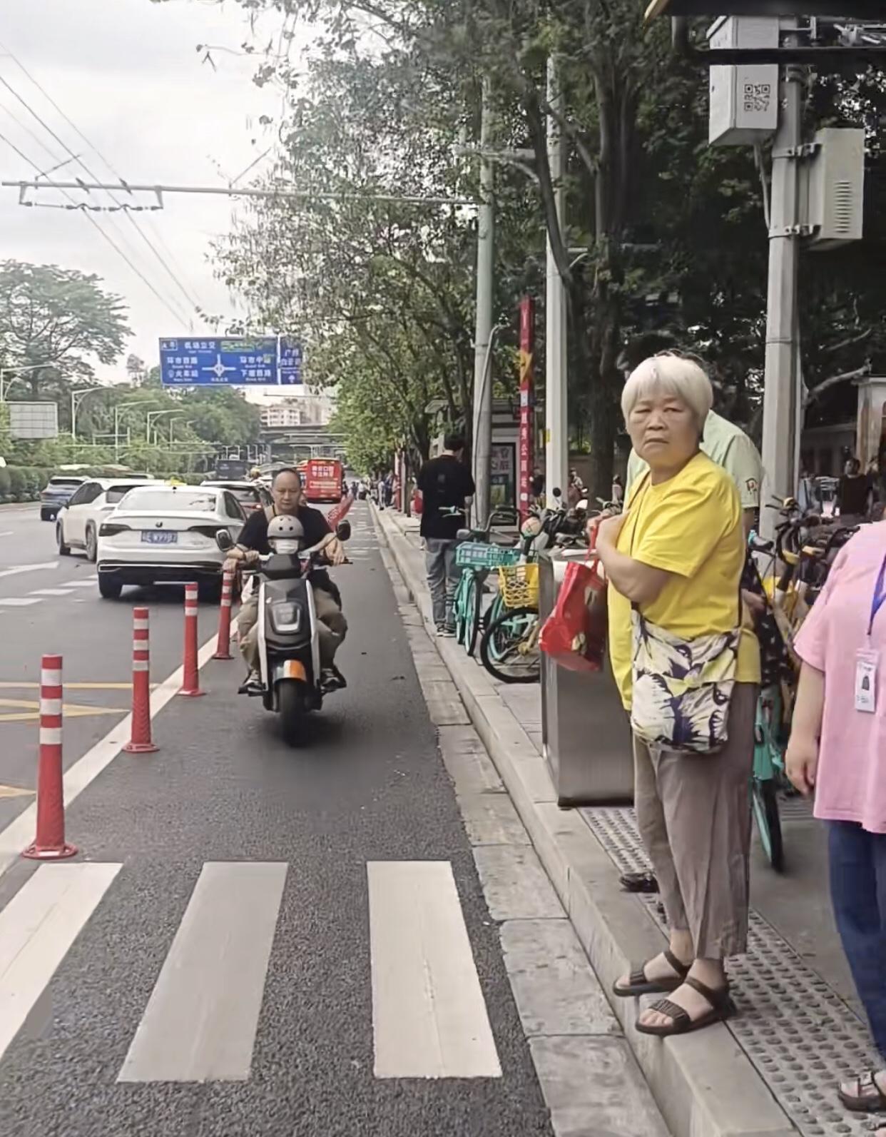 广州越秀公园西门解放北路这条非机动车专用车道本来设置好好的，可就是有人偏偏要逆行