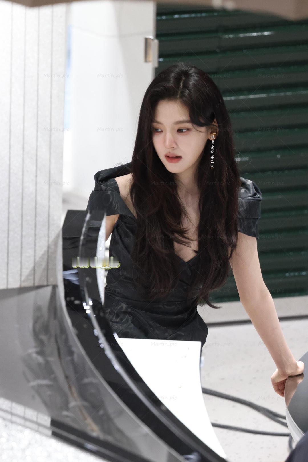 我直接嗨妈咪🥵🥵🥵🥵#章若楠深v黑裙完全妈咪##章若楠深v黑裙细高跟熟女味#​