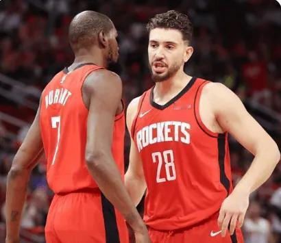 火箭真的太能抢了，魔术也算高大上，但是篮板球38:60落后22个，亚当斯13个，