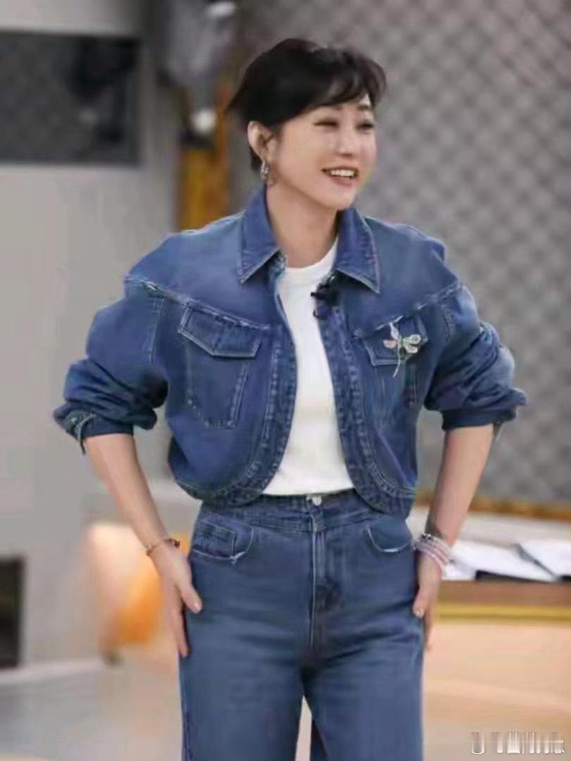 48岁郝蕾成功瘦身蜕变，再度亮相状态绝佳，重拾年少自信灵动气质，氛围感满满，宛若