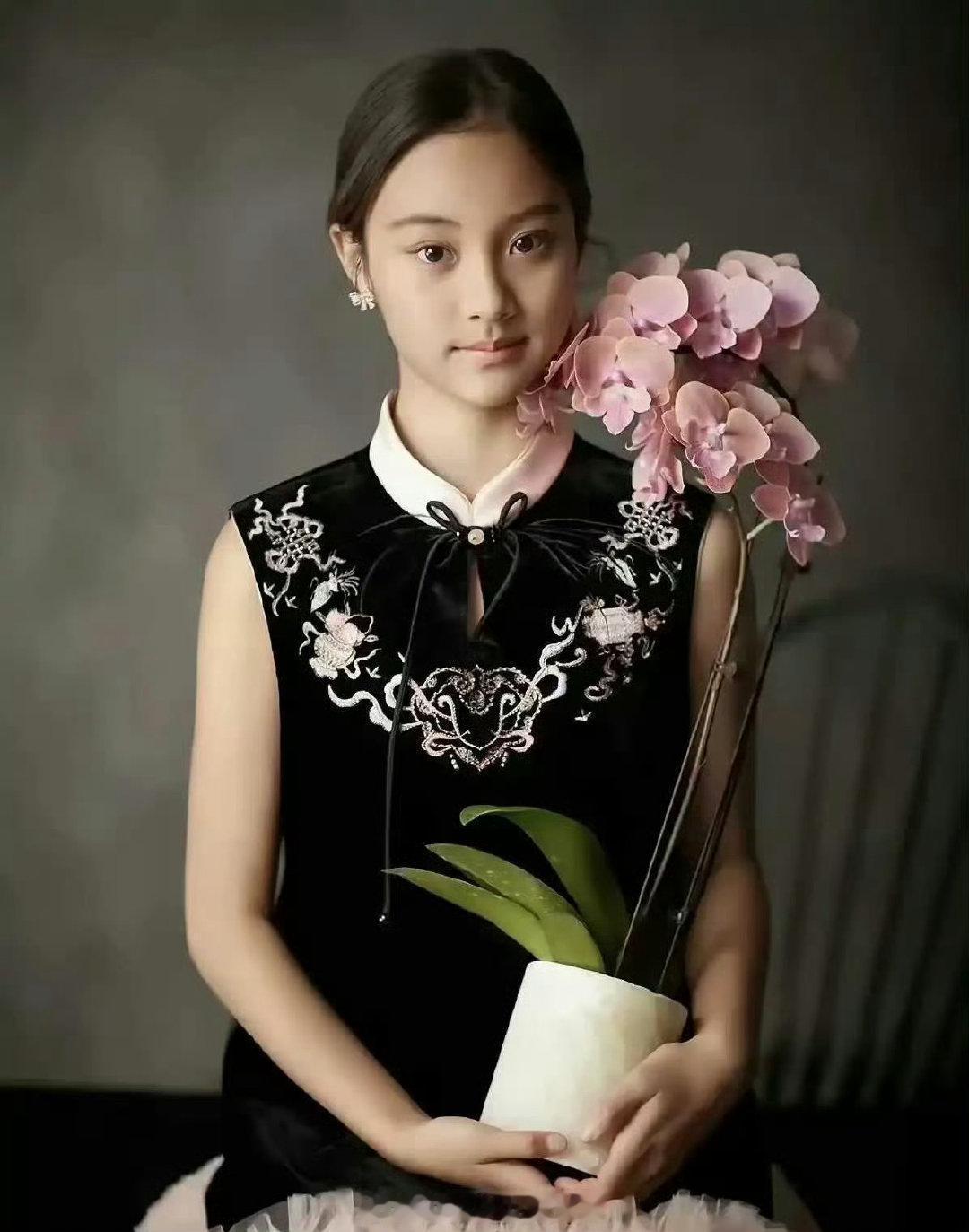 这简直长得一模一样一看就是亲生的，鉴定费都省了​​​