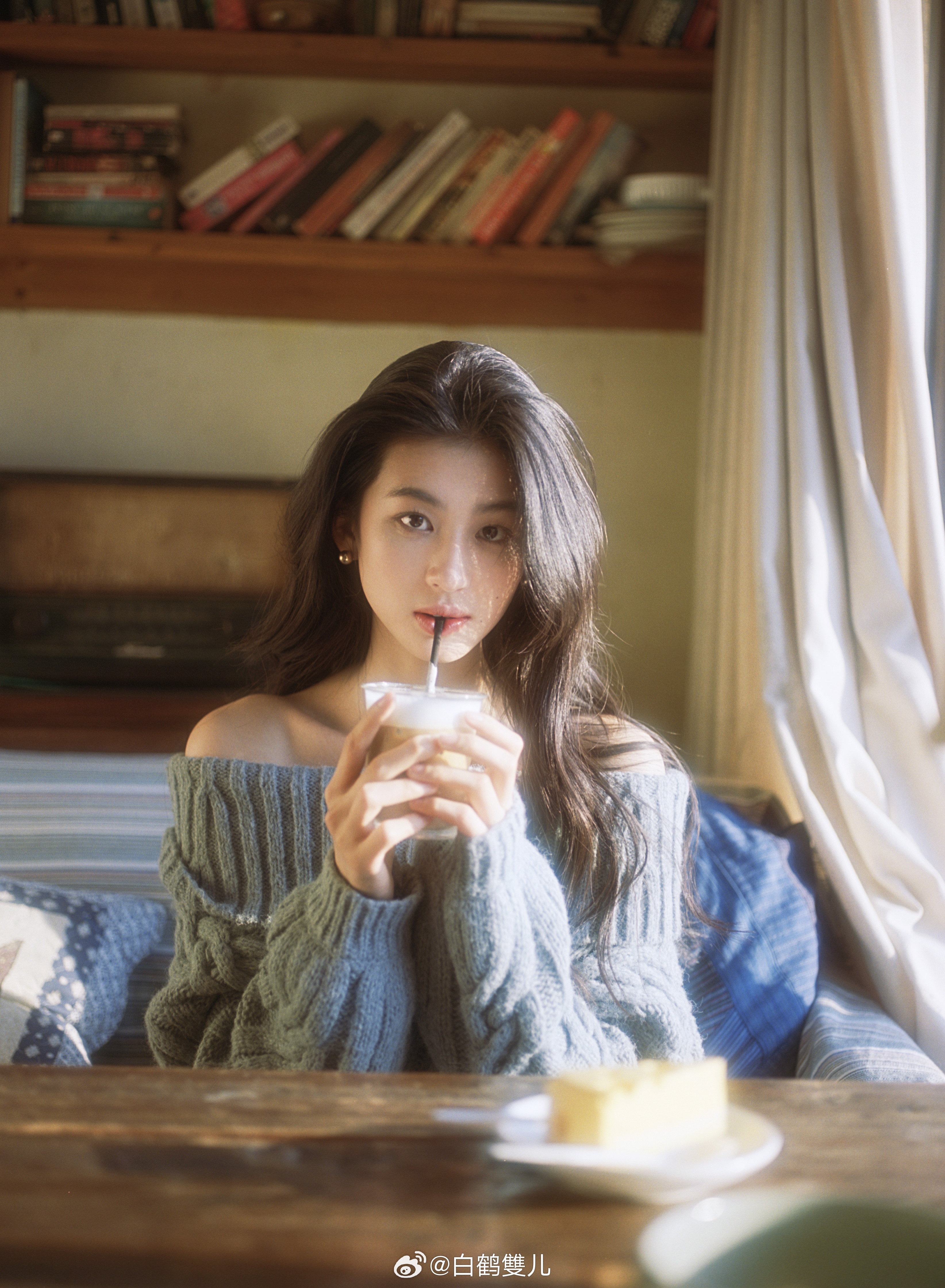 阳光☀️洒满咖啡厅摄影：白鹤雙儿碎片人像摄影深圳约拍胶片写真