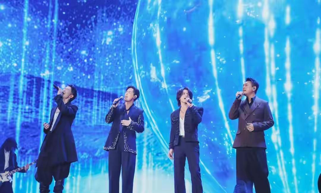 朱孝天确实不是做大事的人。按着他妻子的说法，朱孝天之前在F4合体的时候，为了