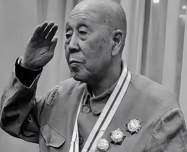 1943年，一八路军营长受重伤，治了整整一年，期间动了7次手术，伤情都没有好转，