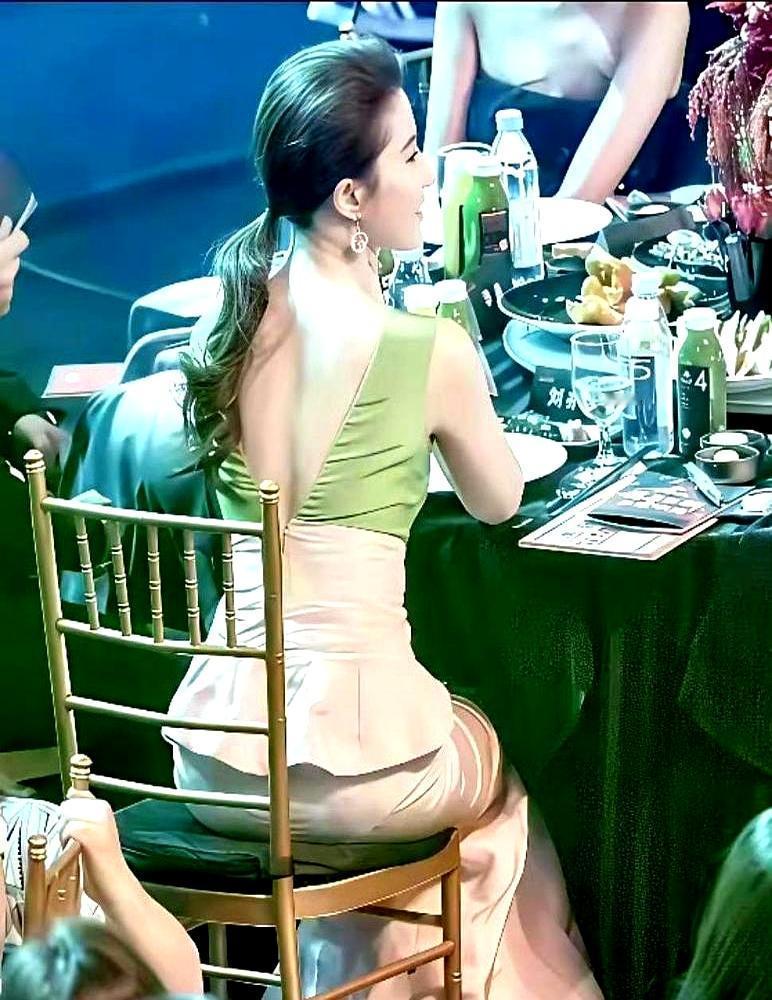 网上突然传刘亦菲“头发造假”，说一次红毯花18万，光接发师就仨，人工4小时起步。