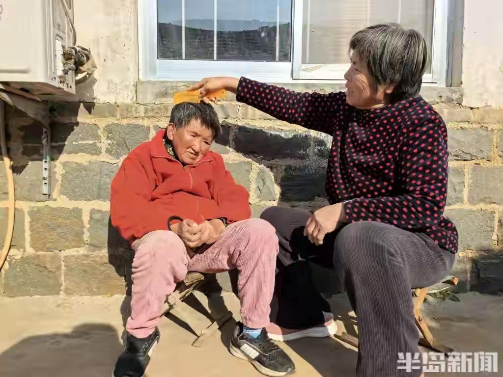 青岛七旬嫂嫂闫学菊的47年坚守：带着智障小姑子改嫁，用一生诠释“长嫂如母”的动人