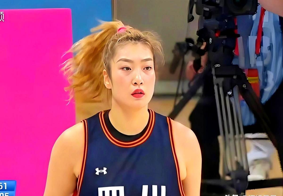 冠军被“正负值+12”偷走了。不是杨舒予的22分，是陈明伶把四川双塔按在地上