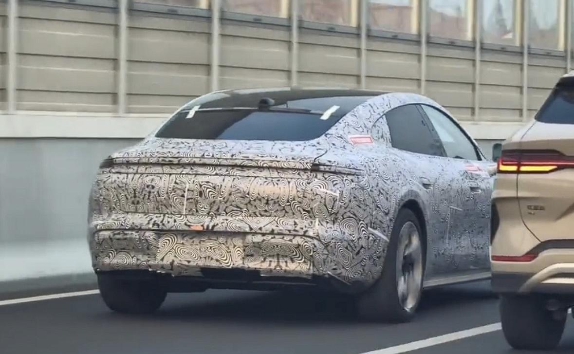 尚界Z7实车首秀，没想到路测表现抢了风头尚界Z7的伪装车图发布后，设计上的亮点