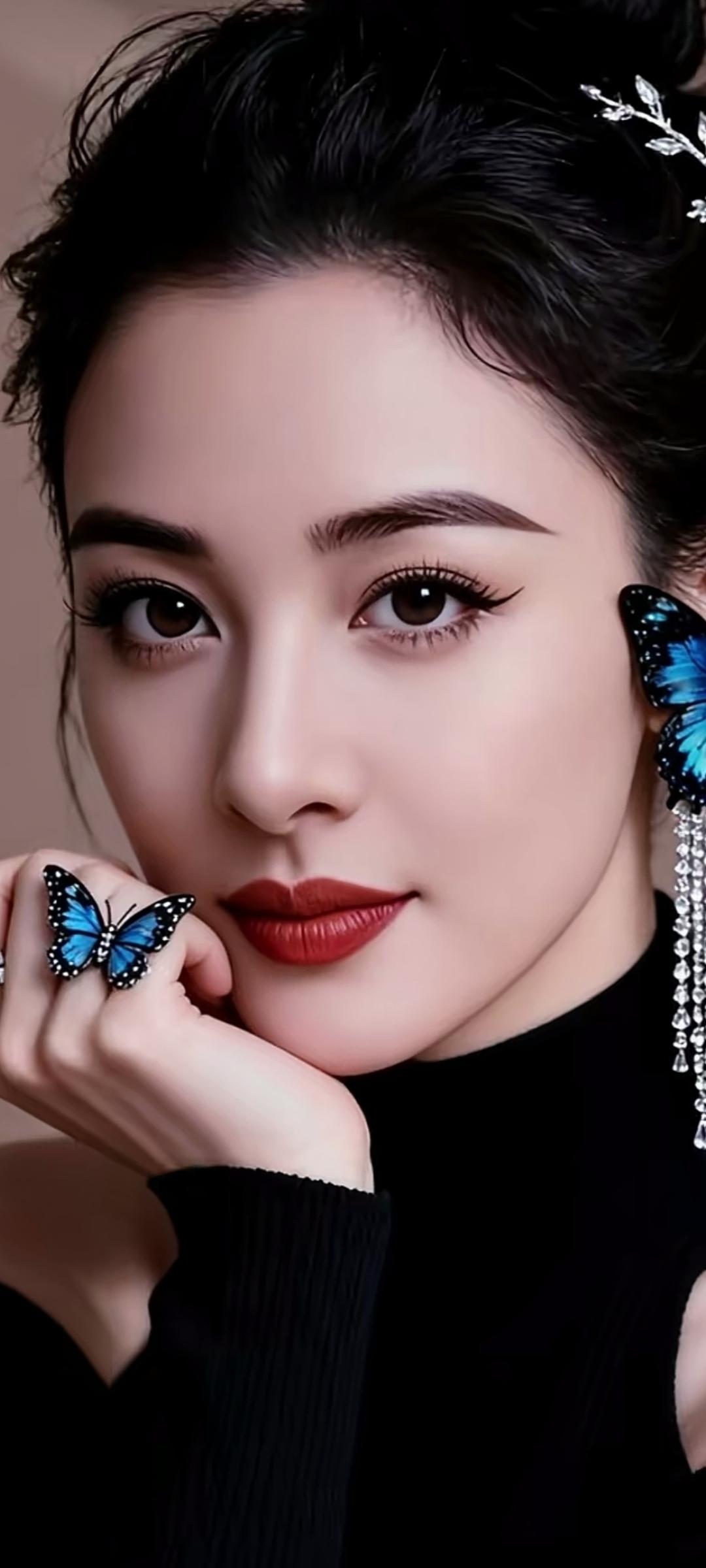 蝶舞花间，美人如画。