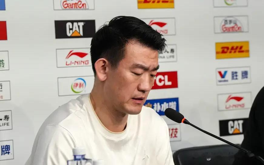 广厦主场惨败，赛后三个新消息，王博继续打气，卢伟要圆梦，杨鸣旁观者清，提醒广厦，