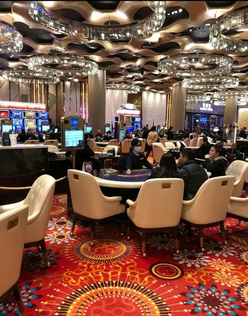 100个人去澳门赌场，有99个是这么想的：第一把放1千输了，第二把放2千输了，第