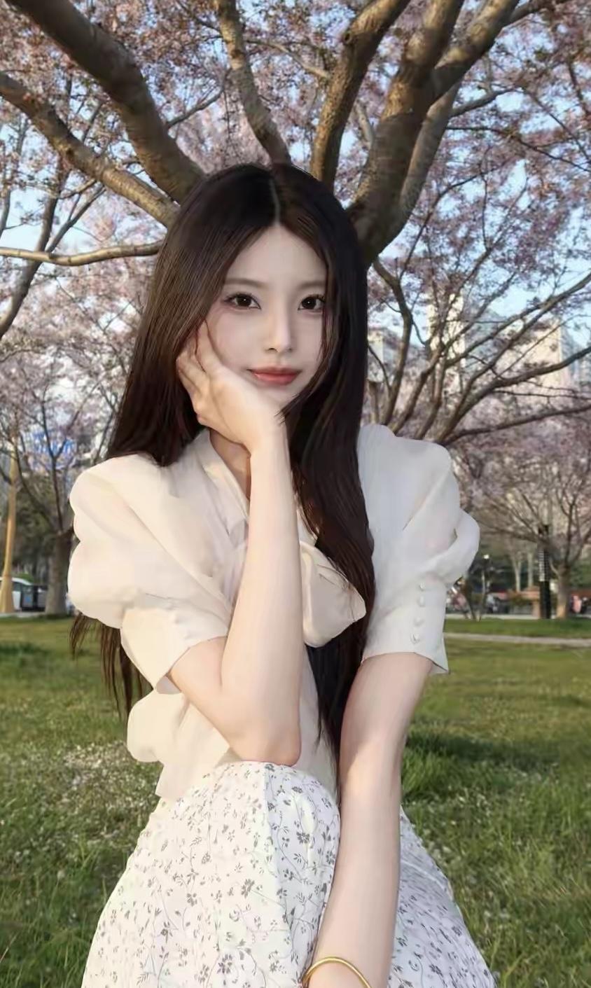 什么样的女人算自然美漂亮又可爱的女孩，长相好、身材好、温柔又可爱的女孩