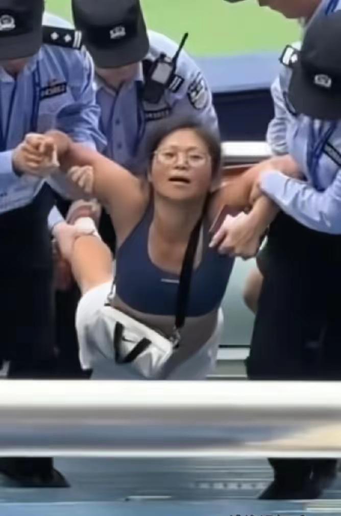谢云的前夫看到她在上海大师赛上的表现，可能是全网最开心的人。因为她的离婚原因，不