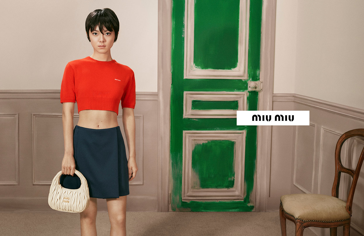 虎弟说时尚MiuMiu全新手袋系列广告大片由品牌大使赵今麦出镜演绎，Stev