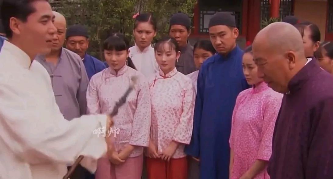 原来释永信的这一切都体现在了《大宅门》里。《大宅门》里有一段戏，太监王喜光瞒着